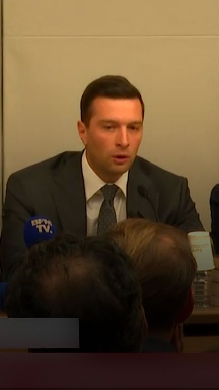 Jordan Bardella lors de la conférence de presse à l'Assemblée nationale, mardi 29 septembre 2026 (franceinfo)