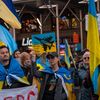 Des partisans de l'Ukraine se sont rassemblés à Times Square pour protester contre la participation de la Russie aux Jeux olympiques d'été de 2024, à New York, le 11 février 2023. (Matthew Rodier / SIPA)