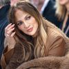 La chanteuse et actrice Jennifer Lopez assiste au défilé de la créatrice Stella McCartney, le 30 septembre 2026, à Paris (LAURENT VU / SIPA)