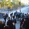 Des affrontements entre des policiers et des manifestants, à Paris, le 8 octobre 2026. (DJOUDI HAMANI / HANS LUCAS / AFP)