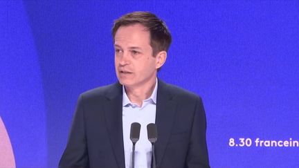 L'ambiance tendue des municipales à Paris, Rachida Dati toujours au gouvernement, la marche hommage à Quentin Deranque... Le "8h30 franceinfo" de Pierre-Yves Bournazel