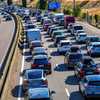 Des automobilistes dans un embouteillage sur l'autoroute A7 en direction du sud, à hauteur de Bourg-lès-Valence (Drôme), le 19 juillet 2026. (NICOLAS GUYONNET / HANS LUCAS / AFP)