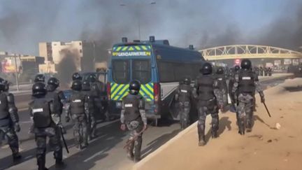 Sénégal : l’inquiétude des Français face aux heurts dans le pays (France 2)