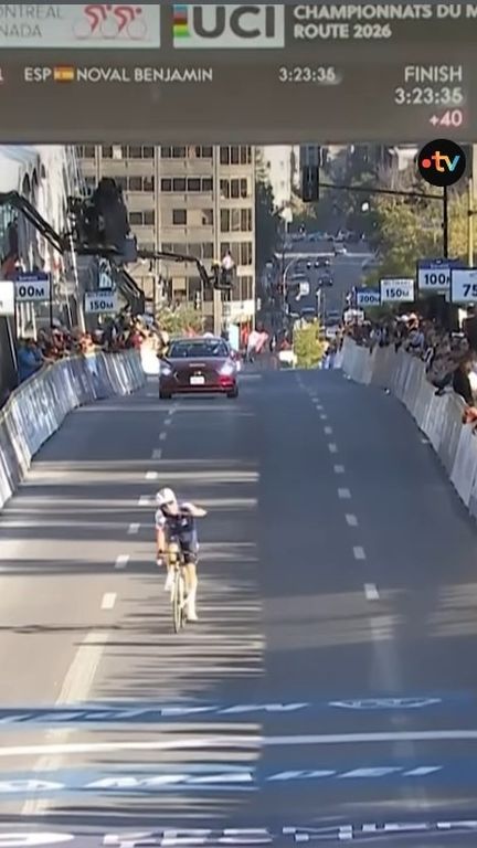 Un titre de vice-champion du monde juniors pour Simon Defrance, le 24 septembre 2026 à Montréal (Canada). (FRANCETVSPORT)