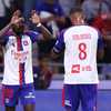 Ainsley Maitland-Niles célèbre son but avec Corentin Tolisso contre le Sparta Prague, le 11 août 2026 au Groupama Stadium de Lyon. (ALEX MARTIN / AFP)