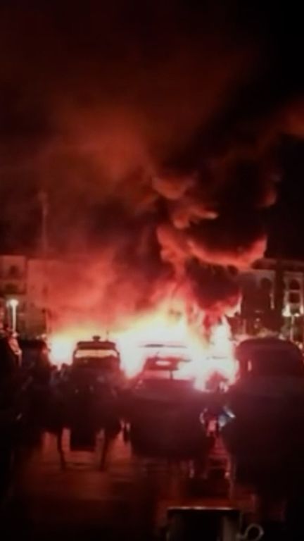 En Corse, 5 bateaux incendiés dans un port (France 2)