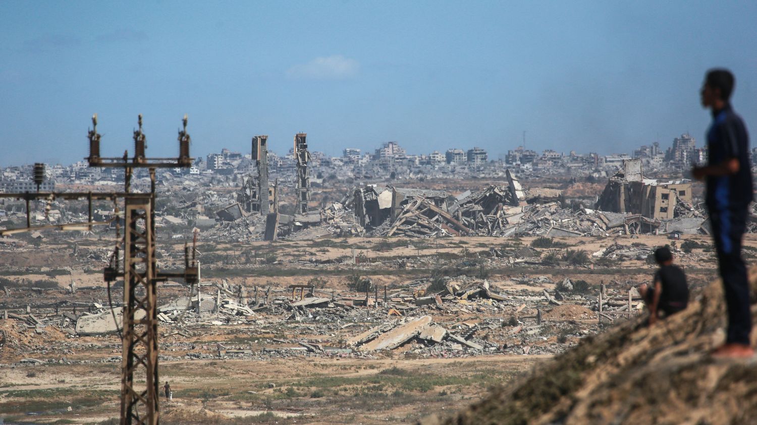 :
reportage
Guerre dans la bande de Gaza : entre espoir et défiance, la réaction des Gazaouis après la réponse du Hamas au plan de paix de Donald Trump