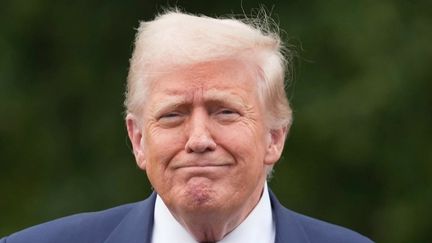 Le prix Nobel de la paix sera décerné vendredi 9 octobre. Ces dernières heures, le président américain Donald Trump, qui fait partie des nommés, s'est lancé dans une intense séquence d'autopromotion. (franceinfo)