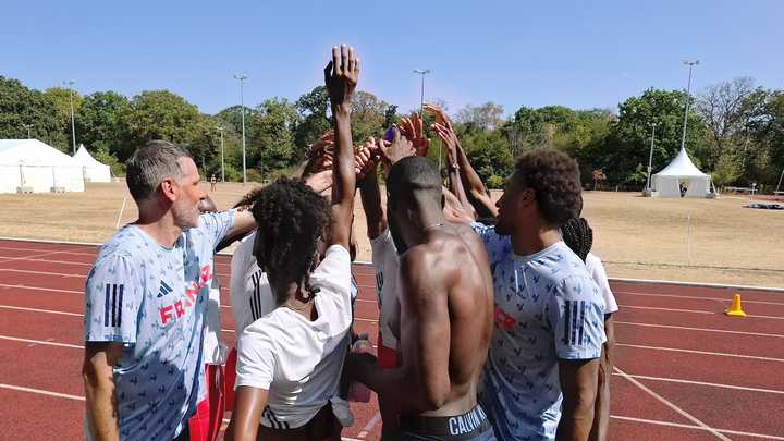 Le cri de guerre des Bleus à l'issue de la séance d'entraînement.