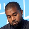 Le rappeur Kanye West les yeux baissés, examinant une chaussure de sport, lors d'une conférence à New York, le 7 novembre 2019. (BRAD BARKET / GETTY IMAGES NORTH AMERICA / AFP)