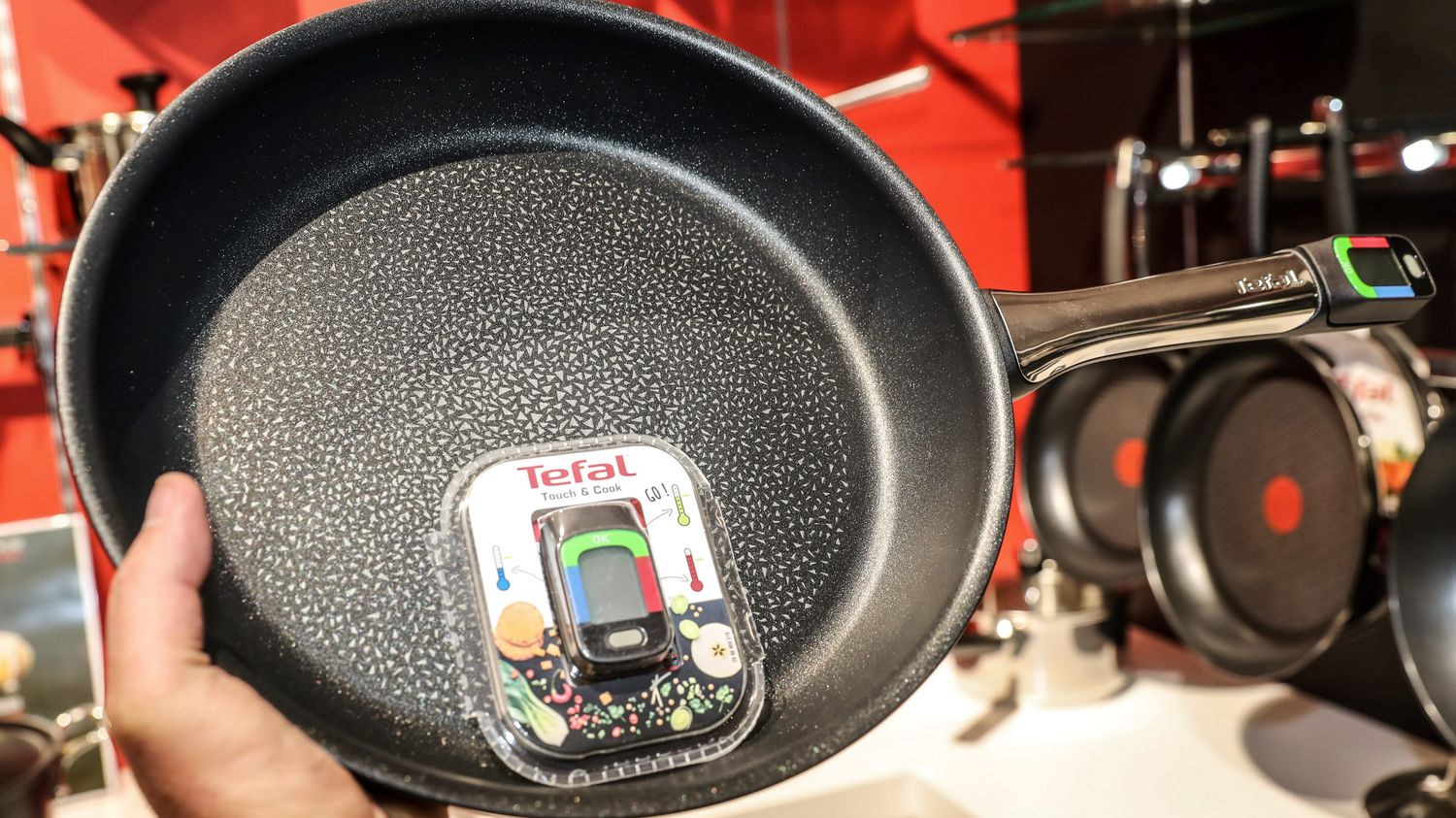 Plusieurs associations mettent en demeure le groupe Seb sur la présence de PFAS, notamment dans ses poêles et casseroles Tefal
