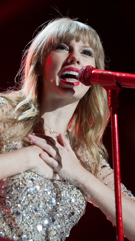 Taylor Swift à New York, en décembre 2012. (D.DIPASUPIL / FILM MAGIC VIA GETTY)