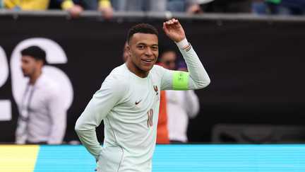 Kylian Mbappé célèbre son but avec la France face au Brésil le 26 mars 2026 à Foxborough, aux Etats-Unis. (FRANCK FIFE / AFP)