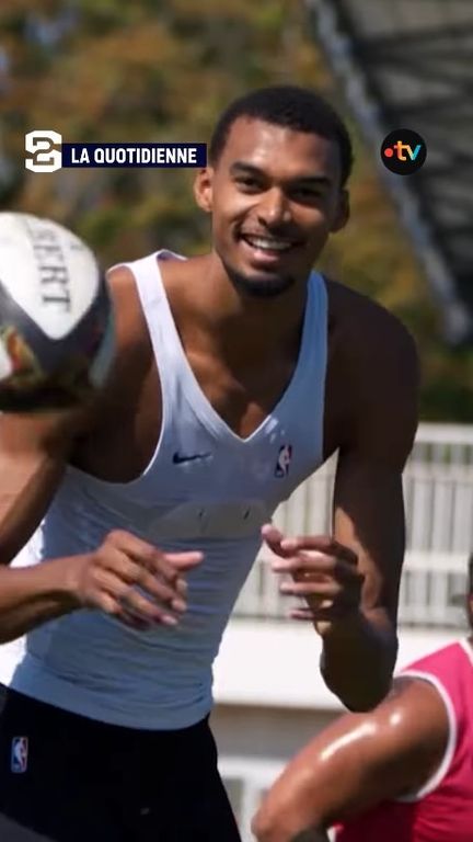 Le basketteur français Victor Wembanyama lors d'un entraînement au sein du club de Provence rugby à l'été 2026. (FRANCETVSPORT)