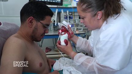 Grands prématurés : du "peau à peau" jusqu'à l'intubation d'urgence, des ascenseurs émotionnels pour les parents