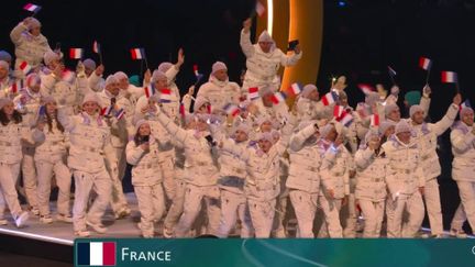 Reviva el paso de la delegación francesa durante la ceremonia de los Juegos Olímpicos Milán-Cortina. Los abanderados Chloé Trespeuch y Clément Noël encabezan a los 160 atletas franceses.