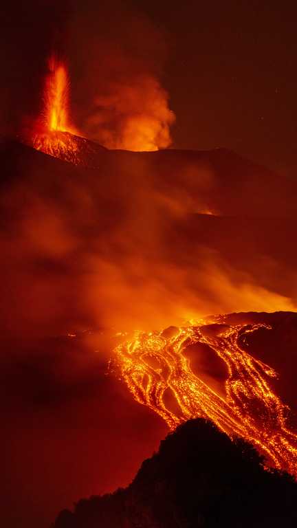 Mount Etna's eruptive activity continues (SALVATORE ALLEGRA / ANADOLU)