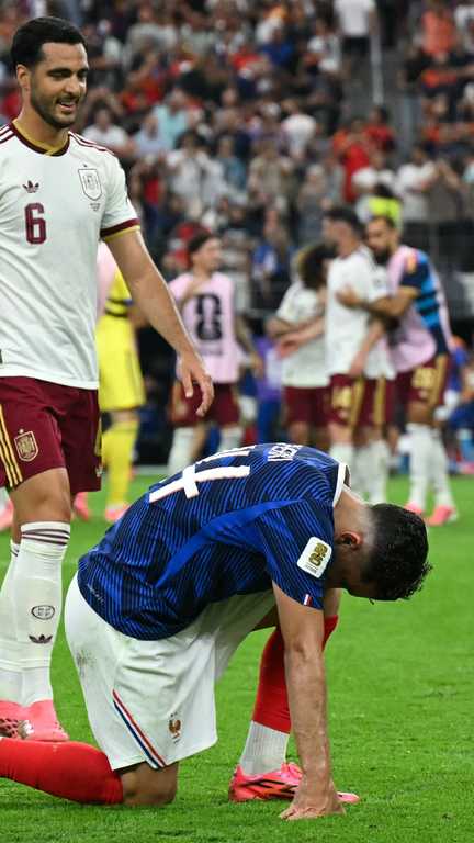 Rayan Cherki après la défaite de l'équipe de France en demi-finales de la coupe du monde face à l'Espagne (RONALDO SCHEMIDT / AFP)